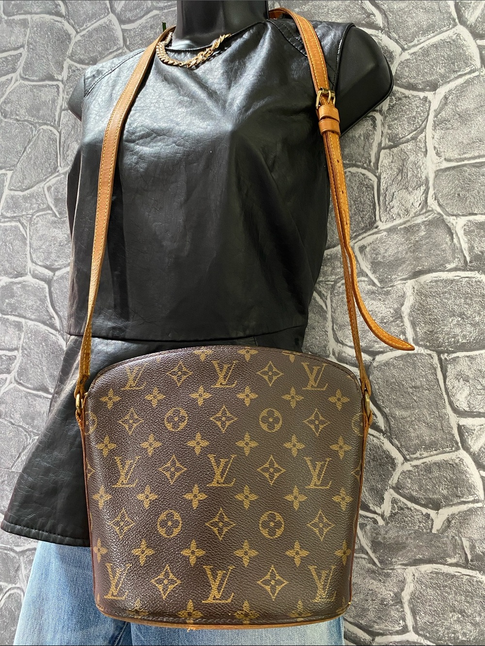 Authentic Louis Vuitton Vintage Monogram Brown Drouot Crossbody Bag - Picture 4 of 17